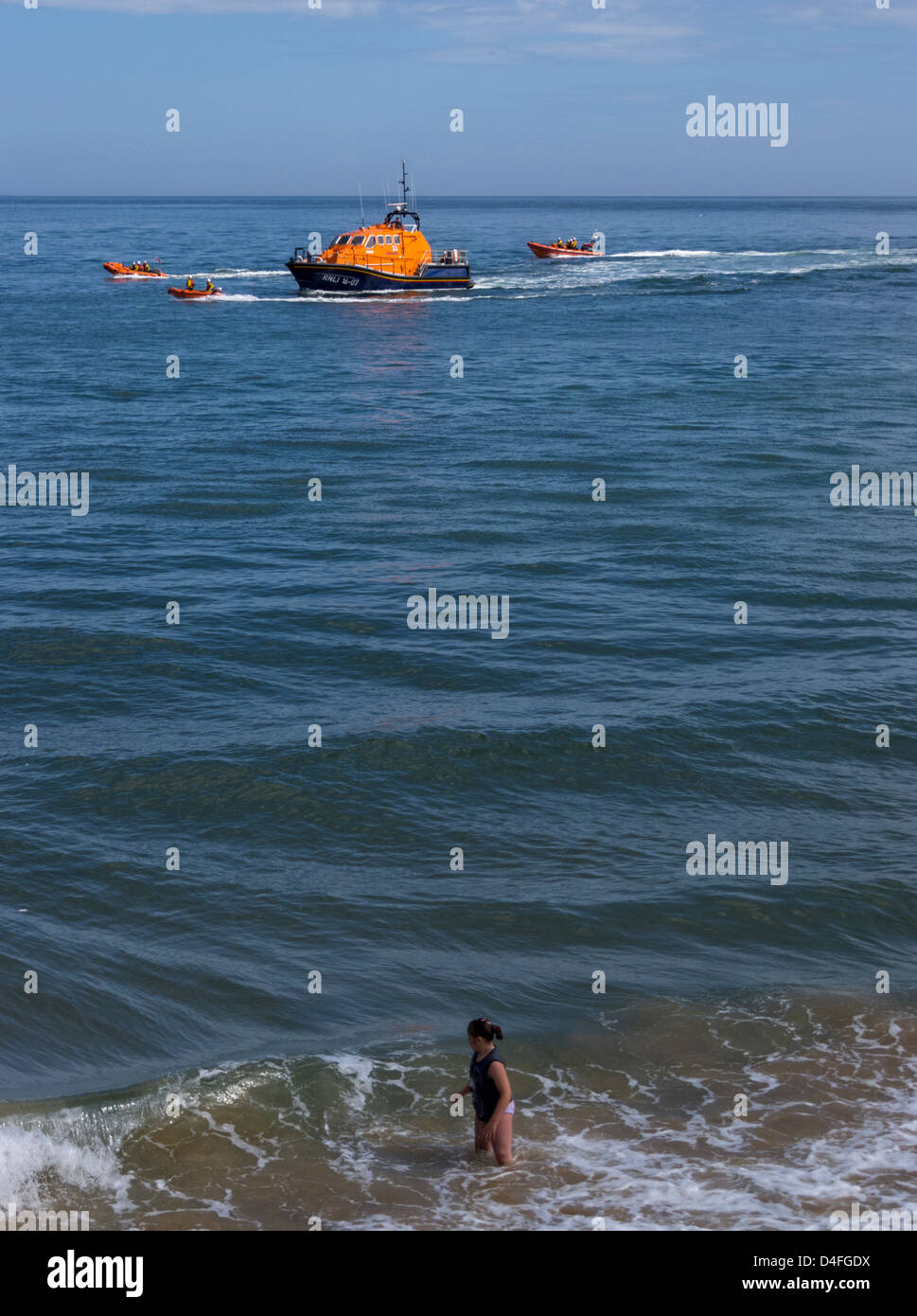 RNLI scialuppa di salvataggio per il giorno del lancio off Cromer Pier in Norfolk East Anglia England Foto Stock