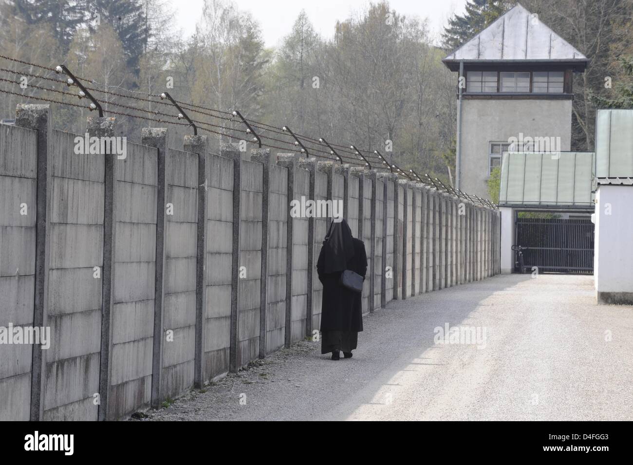 Impressione dell'ex campo di concentramento di Dachau, Germania, 18 aprile 2008. CC Dachau fu uno dei primi a CCs installato dai nazisti pochi giorni dopo Hitler il rilevamento del 22 marzo 1933. Foto: Peter Kneffel Foto Stock