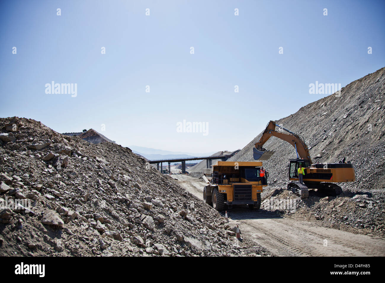 Macchinari al lavoro in cava Foto Stock