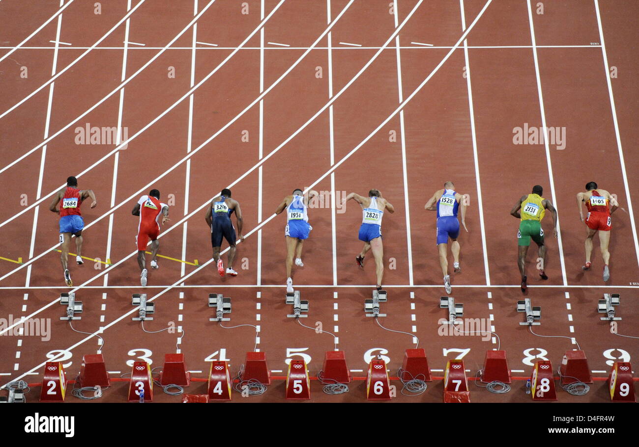 I corridori partono da Uomini 110m Hurdles Round 2 - Calore 1 concorrenza in lo stadio nazionale a Pechino 2008 Giochi olimpici a Pechino, Cina, 19 agosto 2008. Foto: Bernd Thissen dpa ###dpa### Foto Stock