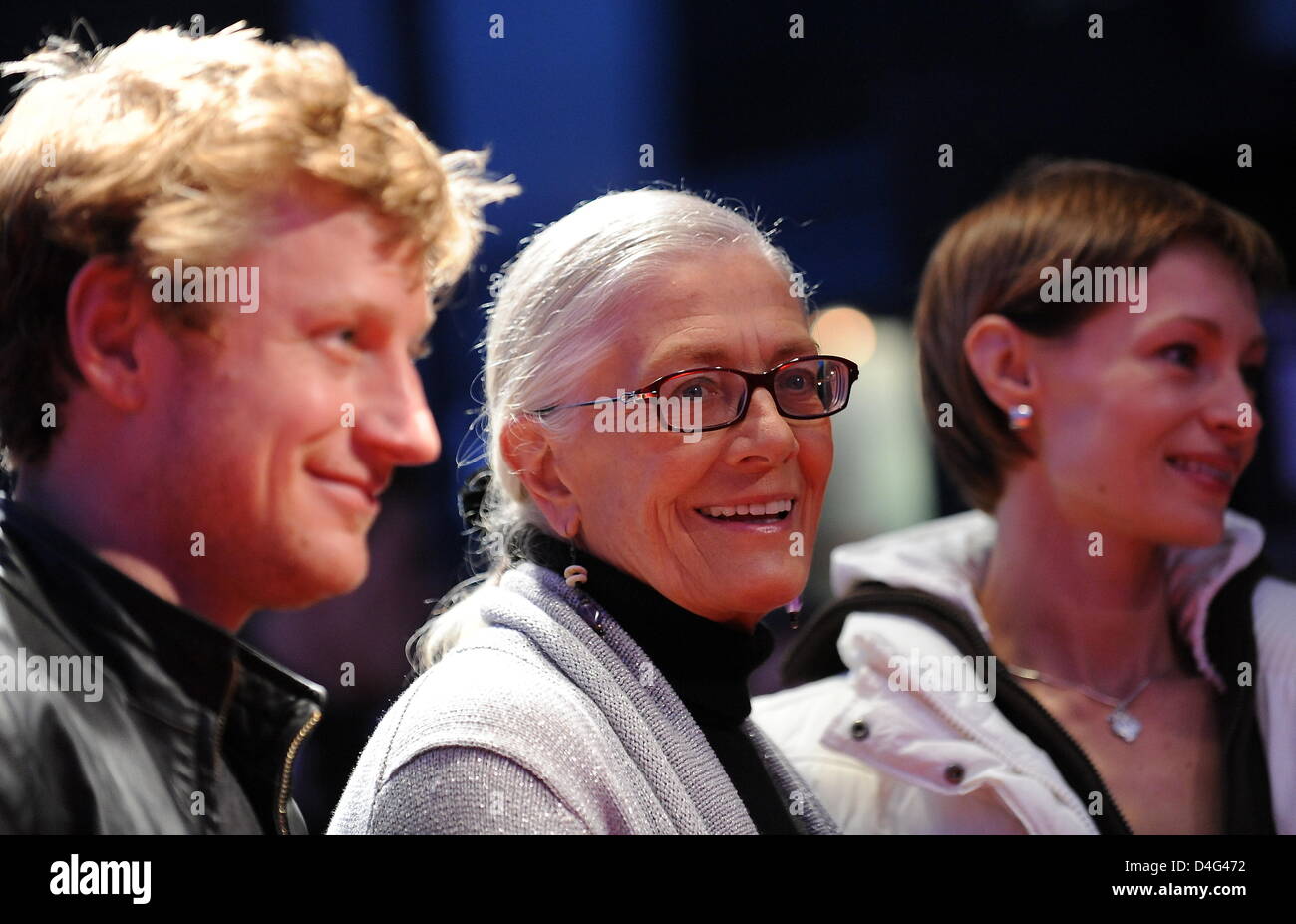 British attrice Vanessa Redgrave (C), l'attrice Victoria Malektorovych (R), e l'attore tedesco Maxim Mehmet (L) pongono come essi arrivano per la premiere del loro film TV 'Lavoro' presso il Filmfest Hamburg, Germania, 25 settembre 2008. Un totale di 134 produzioni provenienti da 53 paesi saranno proiettati presso il Filmfest Hamburg fino al 02 Ottobre. Foto: Marcus Brandt Foto Stock