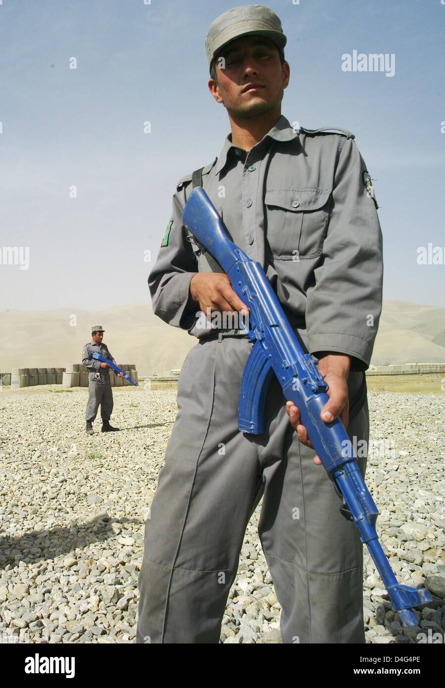 ANP (Polizia nazionale afgana) membri visto presso il loro training camp Feisabad, Afghanistan, 29 settembre 2008. La polizia militare delle forze armate tedesche il contingente Isaf supporta la formazione della polizia nazionale afgana forze. Foto: MAURIZIO GAMBARINI Foto Stock