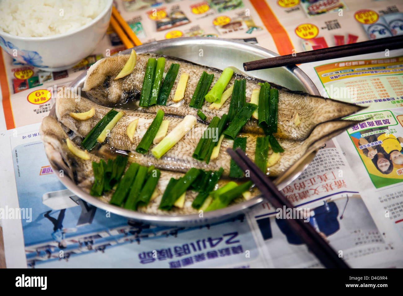 Un piatto di pesce al vapore in Hong Kong. Foto Stock