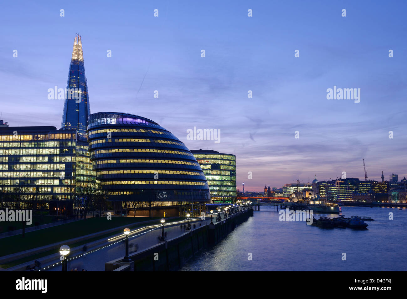 La Shard e il municipio al crepuscolo London REGNO UNITO Foto Stock