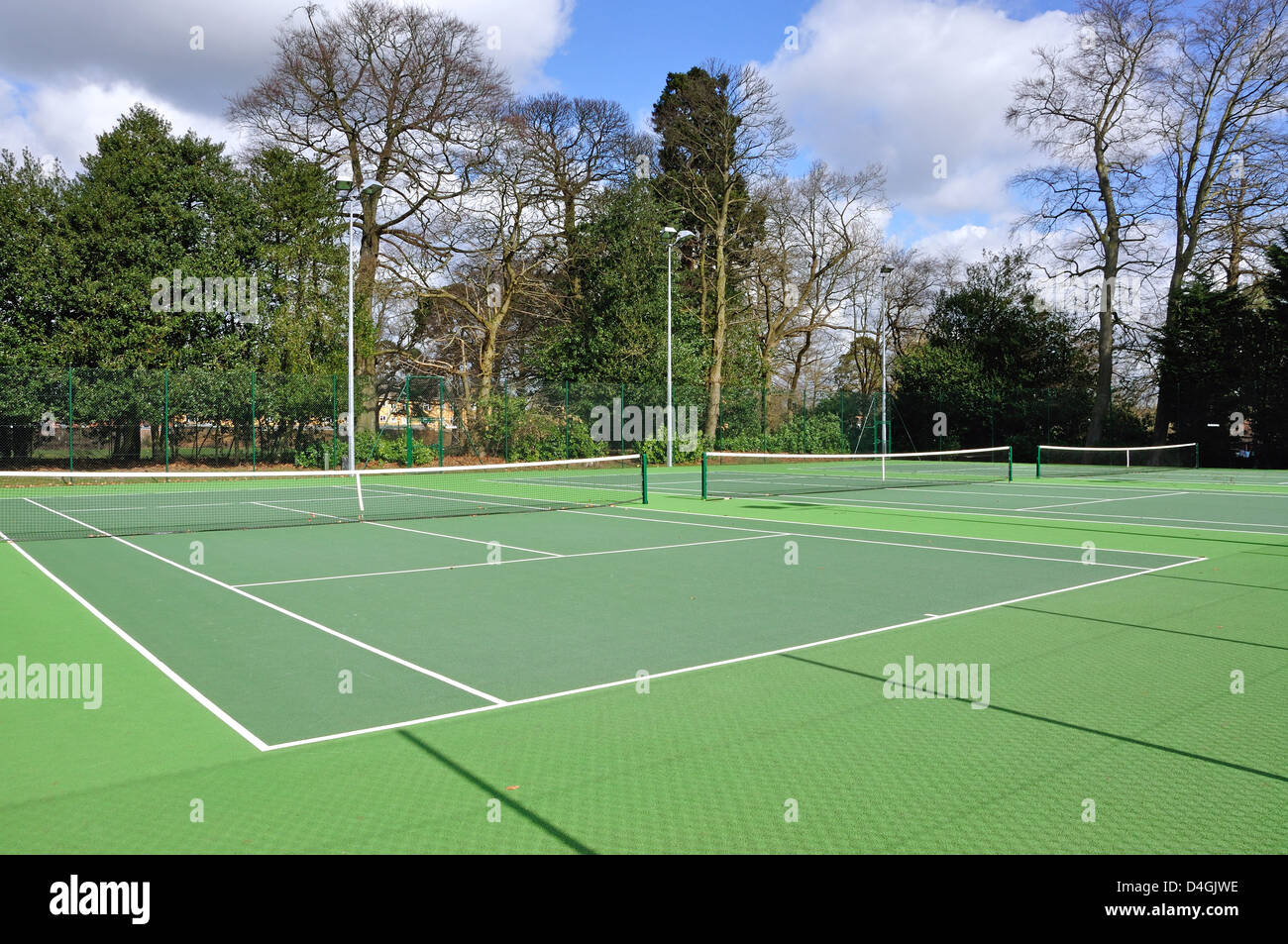 Campi da tennis presso il Royal Ascot Tennis Club, stazione Hill, Ascot Berkshire, Inghilterra, Regno Unito Foto Stock