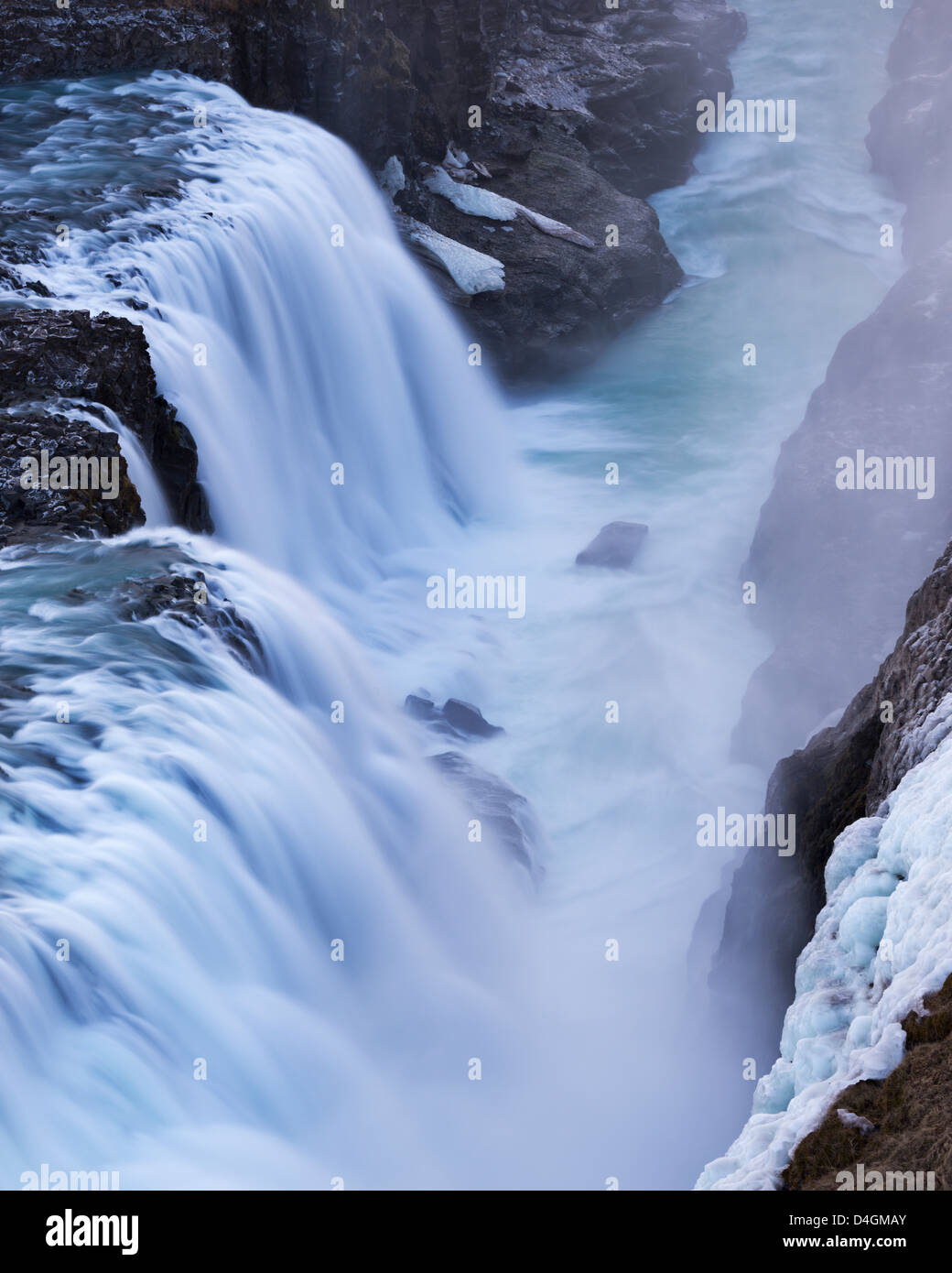 Infuria la cascata di Gullfoss in Islanda. Inverno (gennaio) 2013. Foto Stock