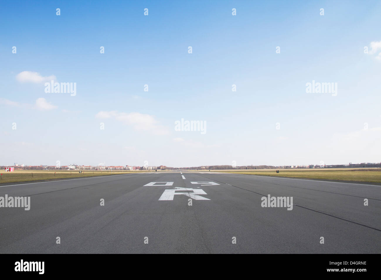 Vista prospettica di una pista di aeroporto Foto Stock