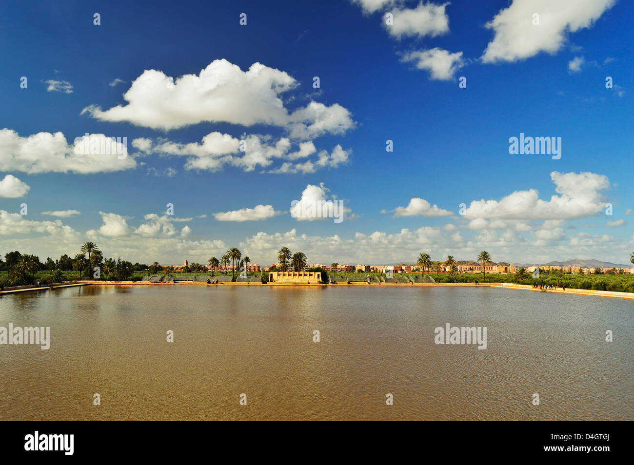 Bacino, La Menara (Giardini Menara), Marrakech, Marocco, Africa del Nord Foto Stock