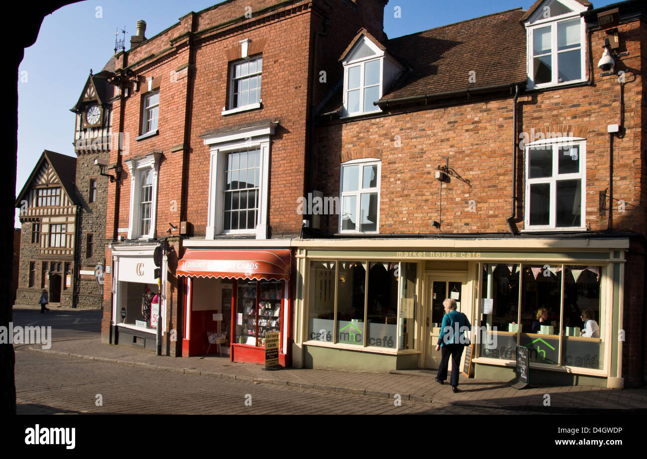 Ledbury, un paese di campagna in Herefordshire, Inghilterra. La casa mercato Cafe. Foto Stock