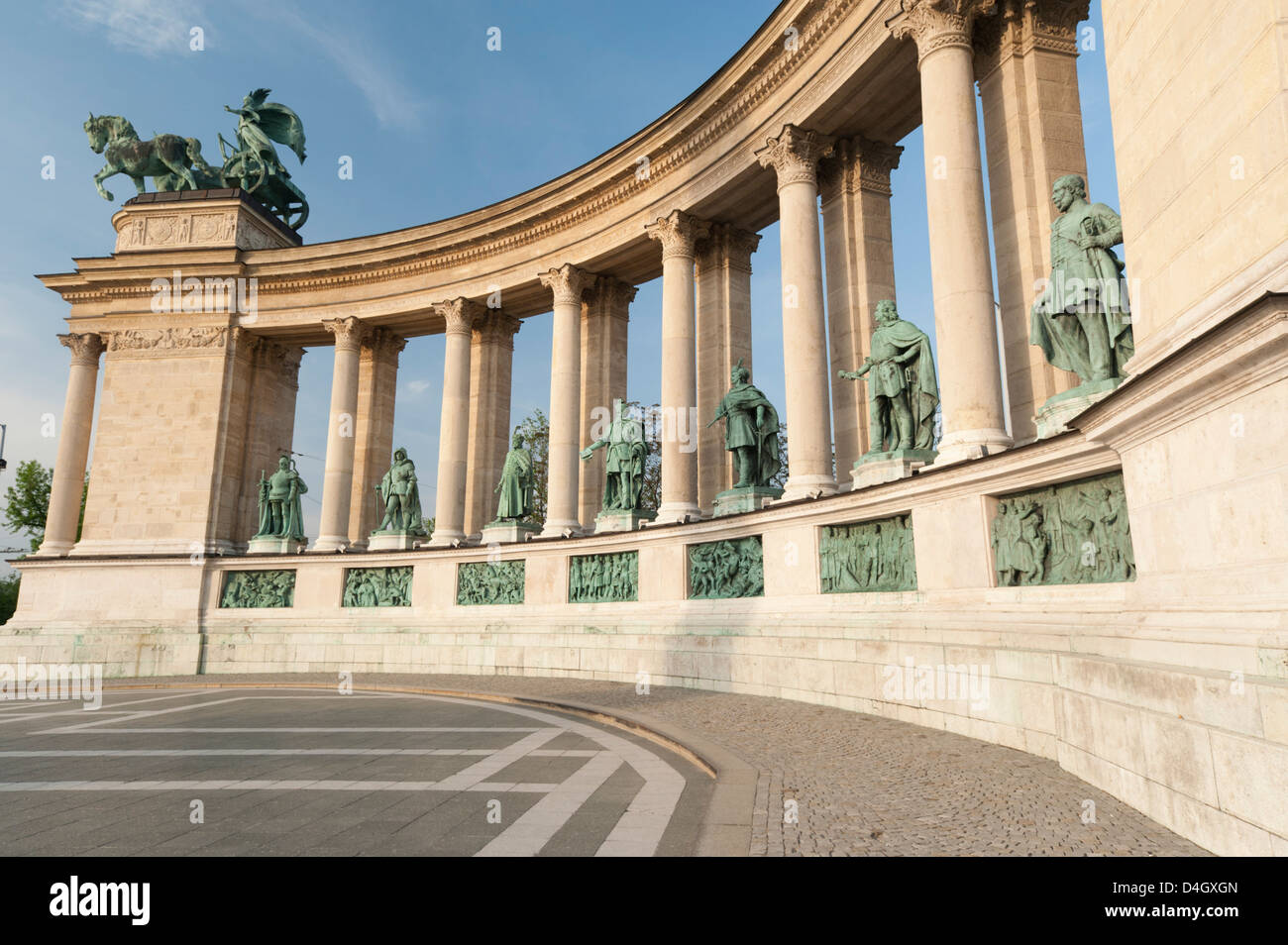 Statue di ungherese leader storico, Monumento Millenario, Hosok tere (Piazza degli Eroi), Budapest, Ungheria Foto Stock