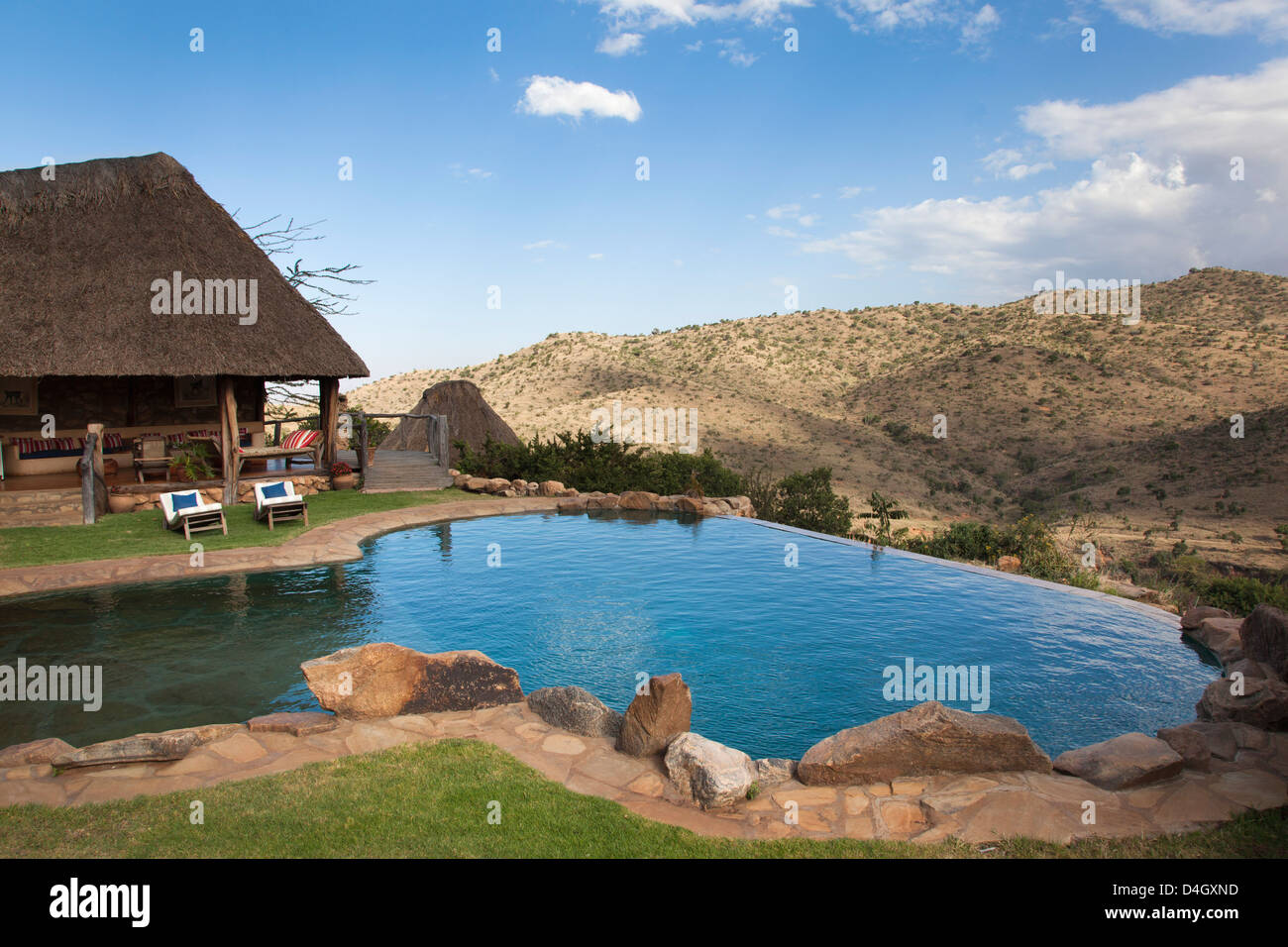 La piscina a sfioro e vista da Borana luxury safari lodge, Laikipia, Kenya, Africa orientale Foto Stock