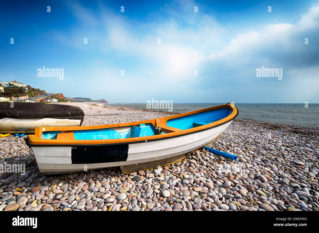 Barche sulla spiaggia a Budleigh Salterton in Devon Foto Stock