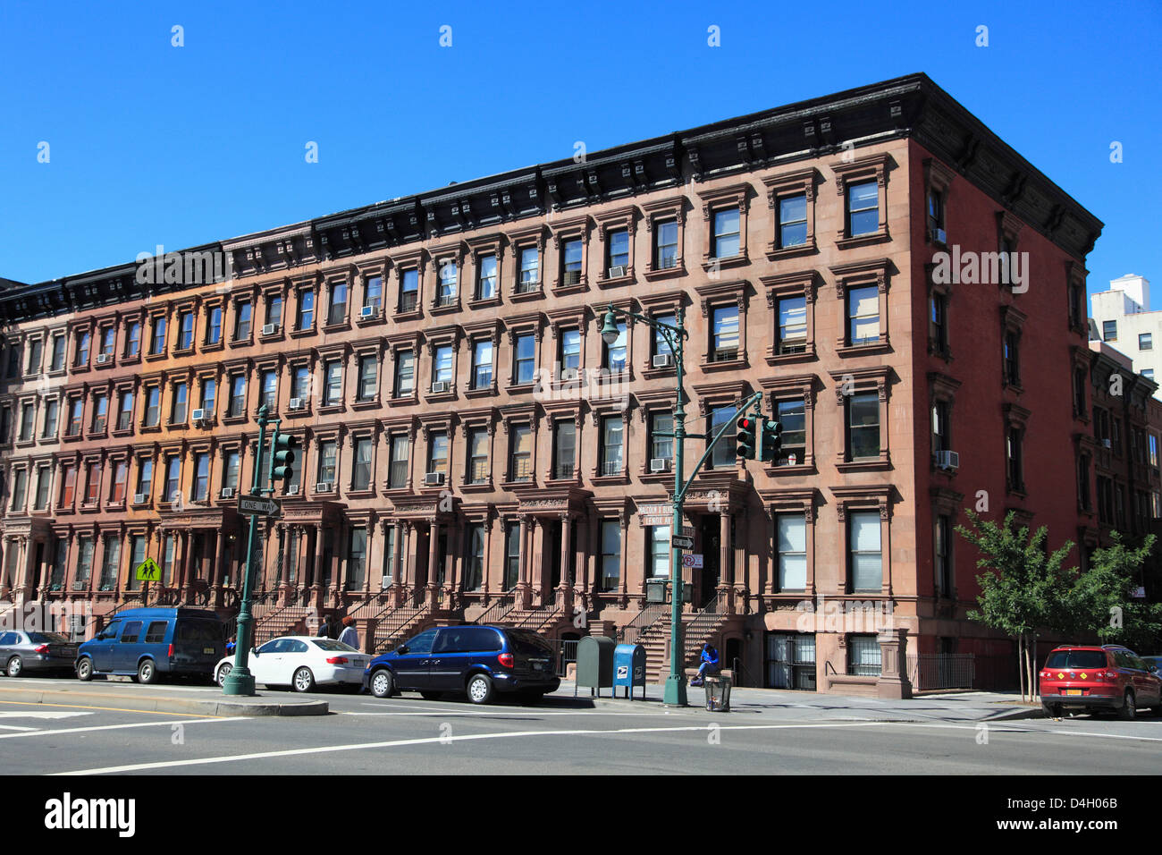 Scena di strada, pietre marroni, Harlem, Manhattan, New York City, Stati Uniti d'America Foto Stock