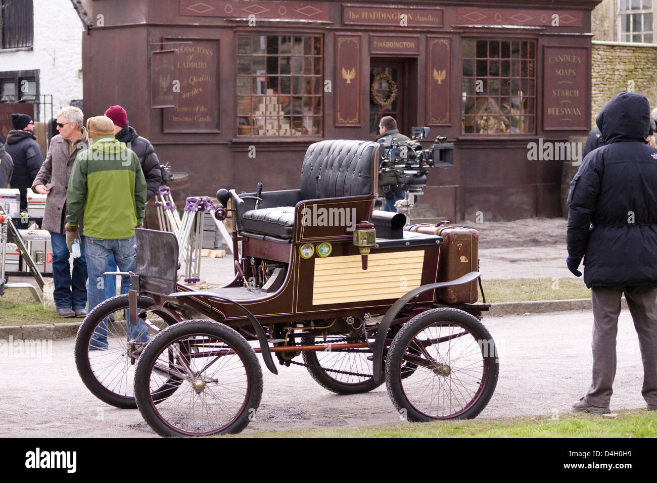 Le riprese di "Christmas Candle' nel villaggio Biddestone,Wiltshire, Inghilterra. Foto Stock