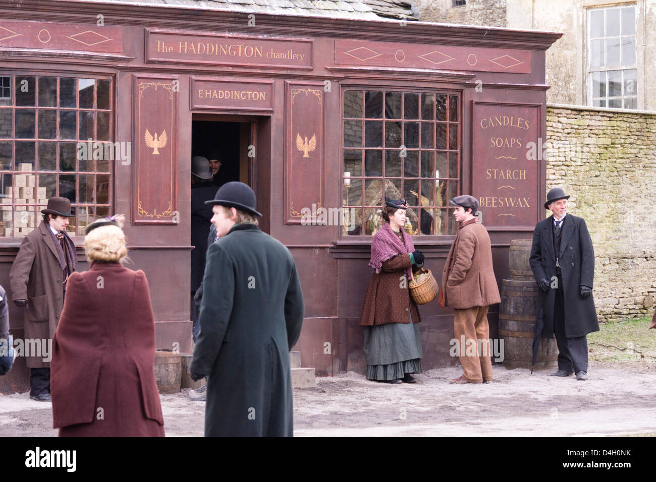 Le riprese di "Christmas Candle' nel villaggio Biddestone,Wiltshire, Inghilterra. Foto Stock
