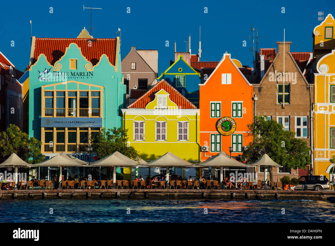 Le case olandesi a Sint Annabaai in Willemstad, Sito Patrimonio Mondiale dell'UNESCO, Curacao, ABC, isole dei Caraibi Foto Stock