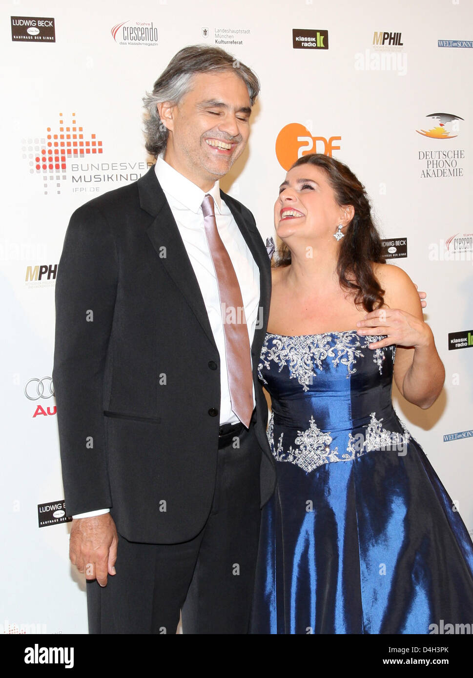 Tenore italiano Andrea Bocelli e italiano opera diva Cecilia Bartoli visto durante il "Echo Klassik Award' gala a "Gasteig' -sede a Monaco di Baviera, Germania, il 19 ottobre 2008. Per la quindicesima volta 'Kulturinstitut der deutschen Phonowirtschaft' ('Istituto di Cultura di tedesco industria record') attribuito il premio per l'anno la migliore musica classica nuove versioni. Foto: Ursula Dueren Foto Stock