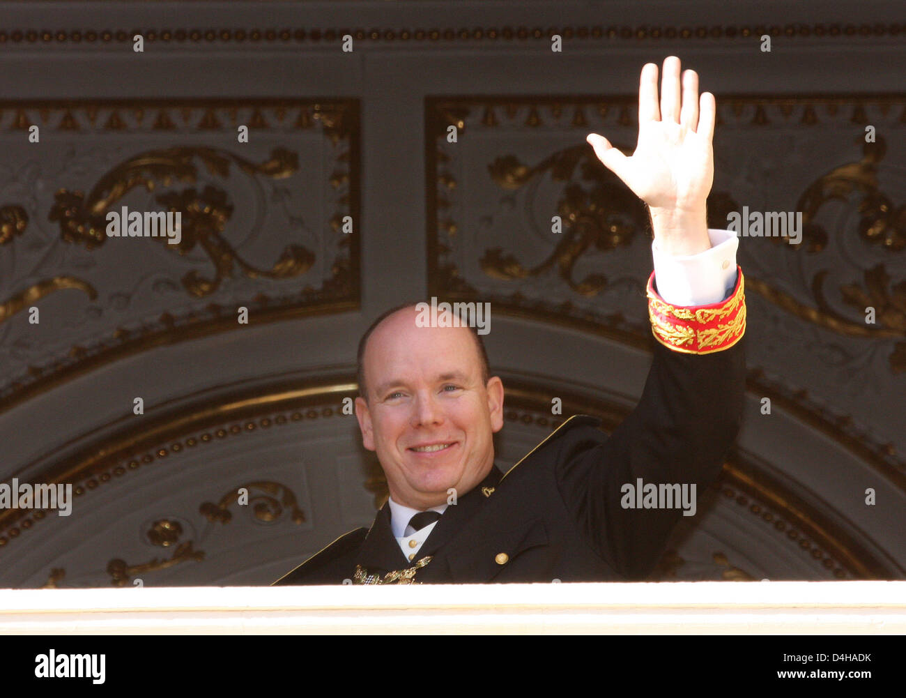 Il Principe Alberto II di Monaco è raffigurata sul palazzo?s balcone come frequenta la versione standard di cerimonia e la parata militare presso la piazza del palazzo a Monaco come parte della giornata nazionale?s cerimonie a Monaco, 19 novembre 2008. Foto: Albert Nieboer (PAESI BASSI) Foto Stock