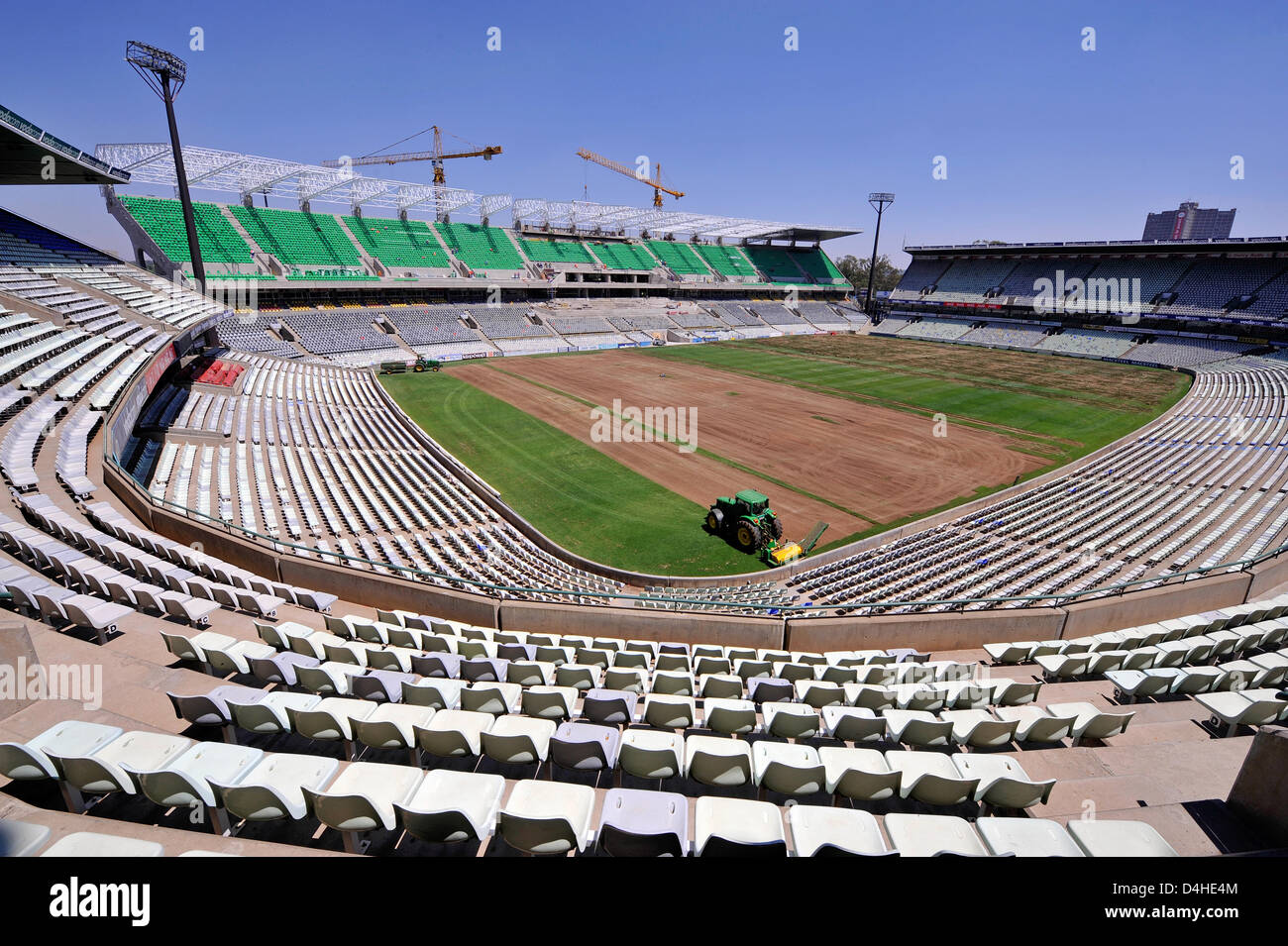 Costruzioni lavora presso lo Stato Libero Stadium catturato in Bloemfontein, Sud Africa, 26 novembre 2008. Foto: Gero Breloer Foto Stock