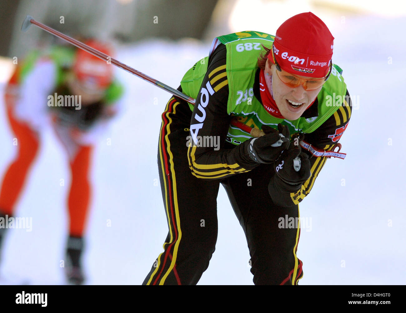 Biatleta tedesca Kati Wilhelm è raffigurato durante il corso di formazione tecnica per la prossima gara di Coppa del Mondo di Biathlon di Oberhof in Germania, 08 gennaio 2009. Foto: HENDRIK SCHMIDT Foto Stock