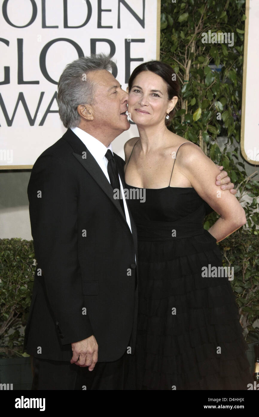 Noi attore Dustin Hoffman e sua moglie Lisa Gottsegen arrivare sessantaseiesima Annuale di Golden Globe Awards presso il Beverly Hilton Hotel di Beverly Hills, la California, Stati Uniti d'America, 11 gennaio 2009. Il Golden Globes onore excellence in film e televisione. Foto: Hubert Boesl Foto Stock