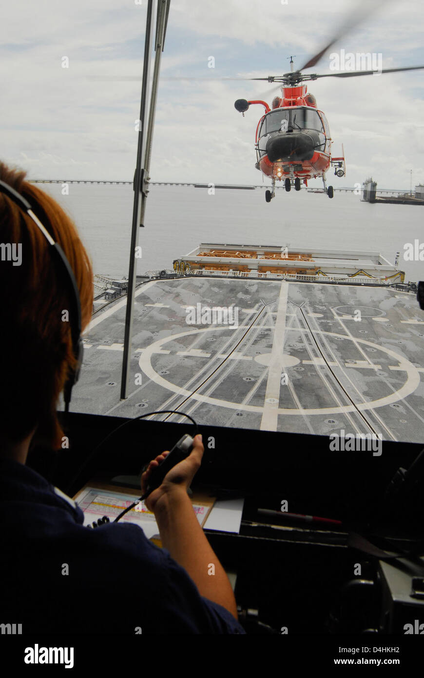 Le unità della Guardia Costiera, compresi taglierini e aerei, hanno condotto operazioni di sicurezza interna e di applicazione della legge. La missione si è concentrata sulla sicurezza delle frontiere marittime e sul rafforzamento della difesa nazionale. Foto Stock