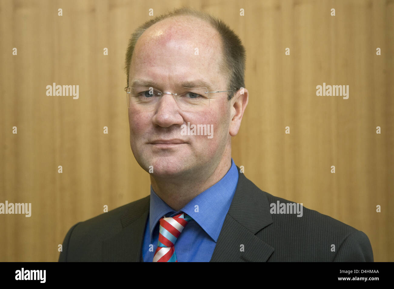 Il senior editor di ddp agenzia presss, Joachim Widmann, partecipa a una conferenza stampa sul progetto di acquisto della pressa agencyat Bundespressekonferenz ?? Sede a Berlino, Germania, 26 gennaio 2009. Foto: Arno Burgi Foto Stock