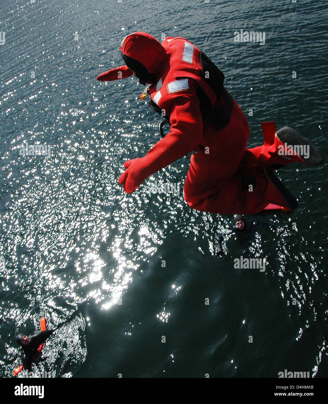 La Guardia Costiera Cutter partecipa a missioni di sicurezza interna insieme alle forze dell'ordine e di sicurezza, utilizzando imbarcazioni e aeromobili specializzati per garantire la sicurezza nazionale e proteggere i confini marittimi. Foto Stock