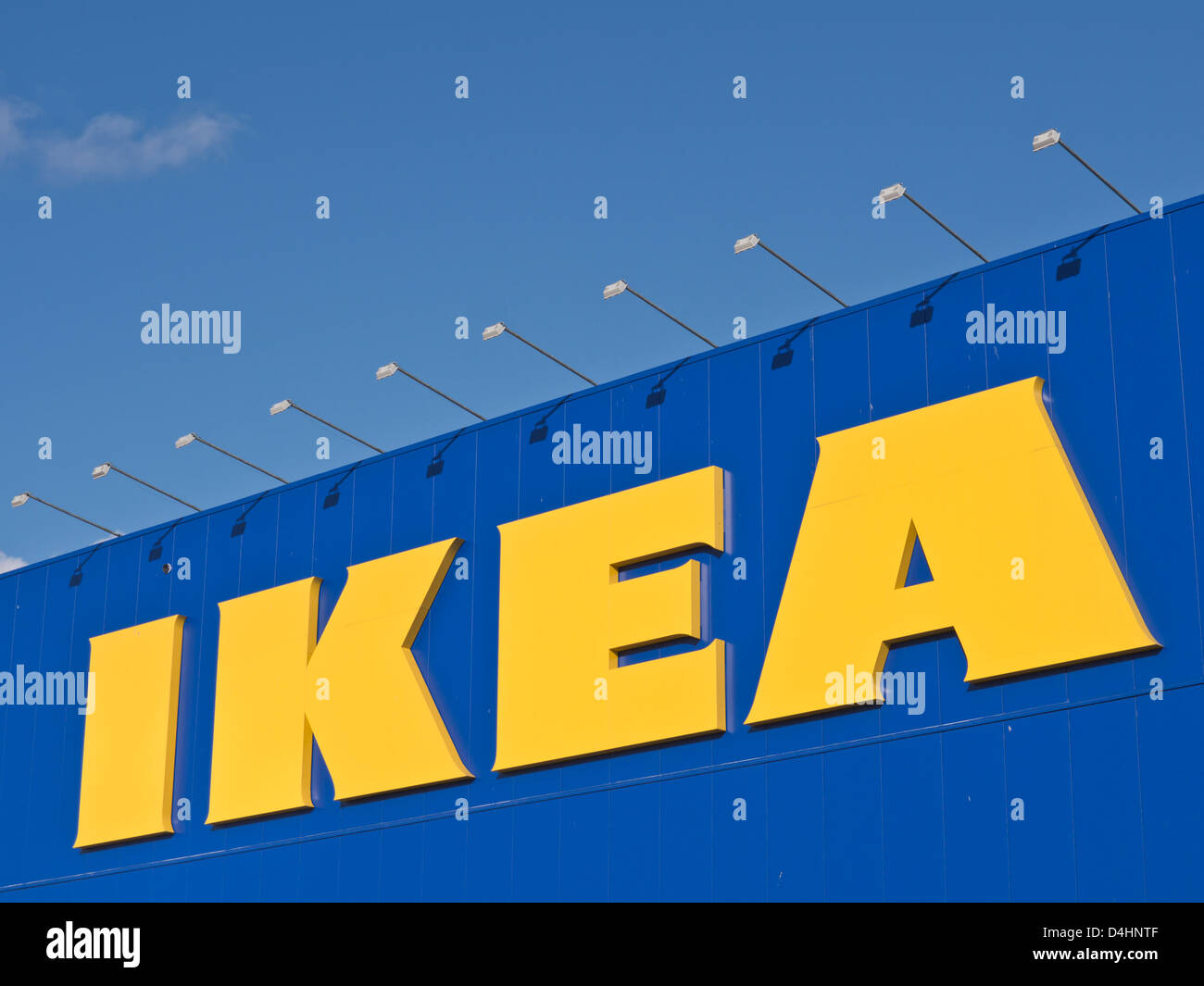 Insegna Ikea su un negozio IKEA in Svezia. Per solo uso editoriale. Foto Stock
