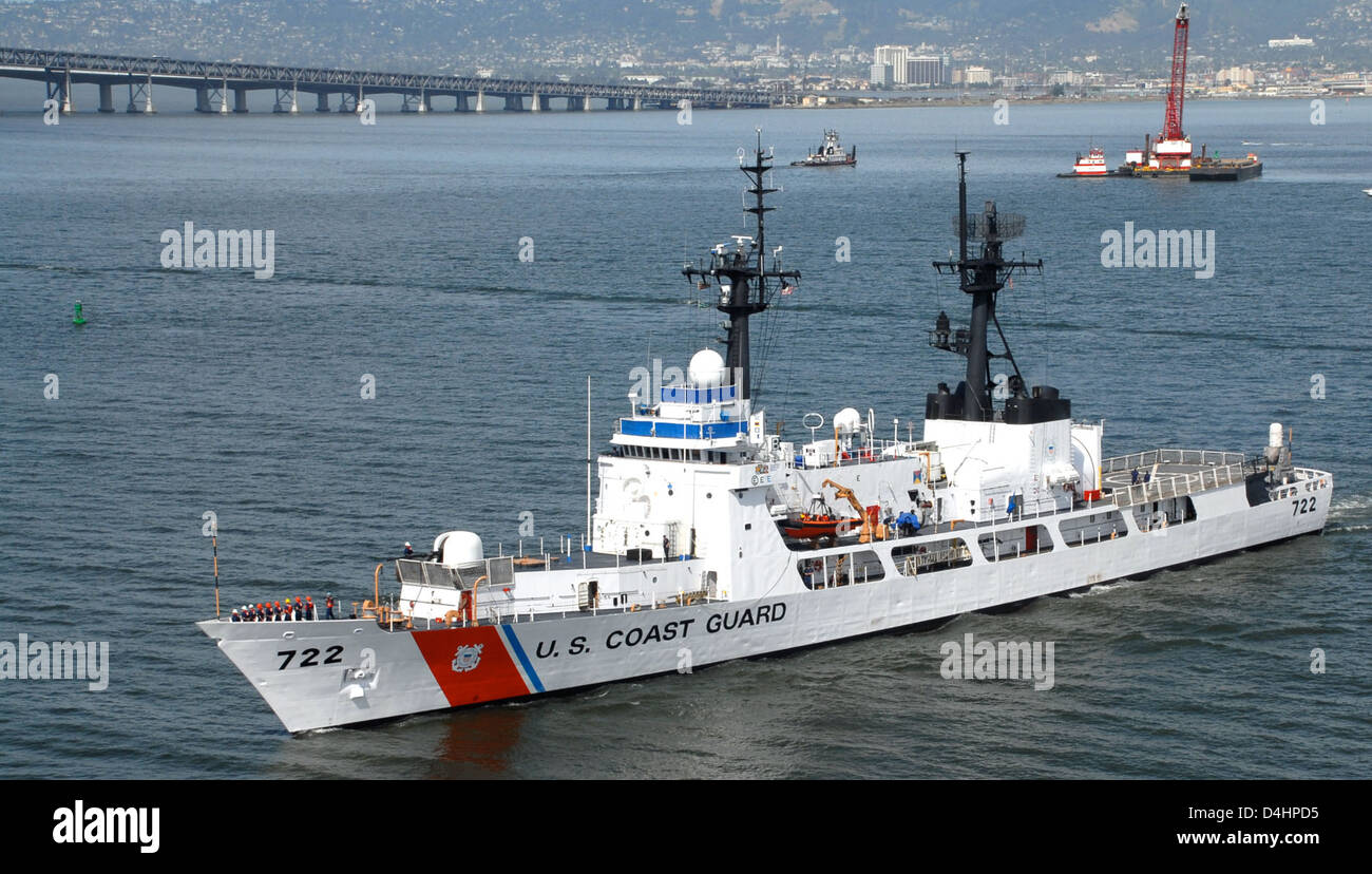 La Guardia Costiera degli Stati Uniti è parte integrante di Homeland Security, che fornisce le forze dell'ordine e le operazioni di sicurezza nelle acque degli Stati Uniti. Ciò include il funzionamento di taglierine, barche e aerei sia per la sicurezza marittima che per l'applicazione delle leggi nei territori degli Stati Uniti. Foto Stock