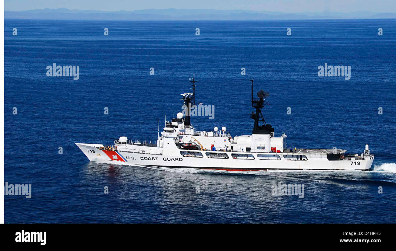 I team della Guardia Costiera conducono operazioni di sicurezza, incluse le forze dell'ordine, le pattuglie aeree e le forze dell'ordine marittime, garantendo la sicurezza e la sicurezza nelle acque degli Stati Uniti durante l'allerta accresciuta. Foto Stock