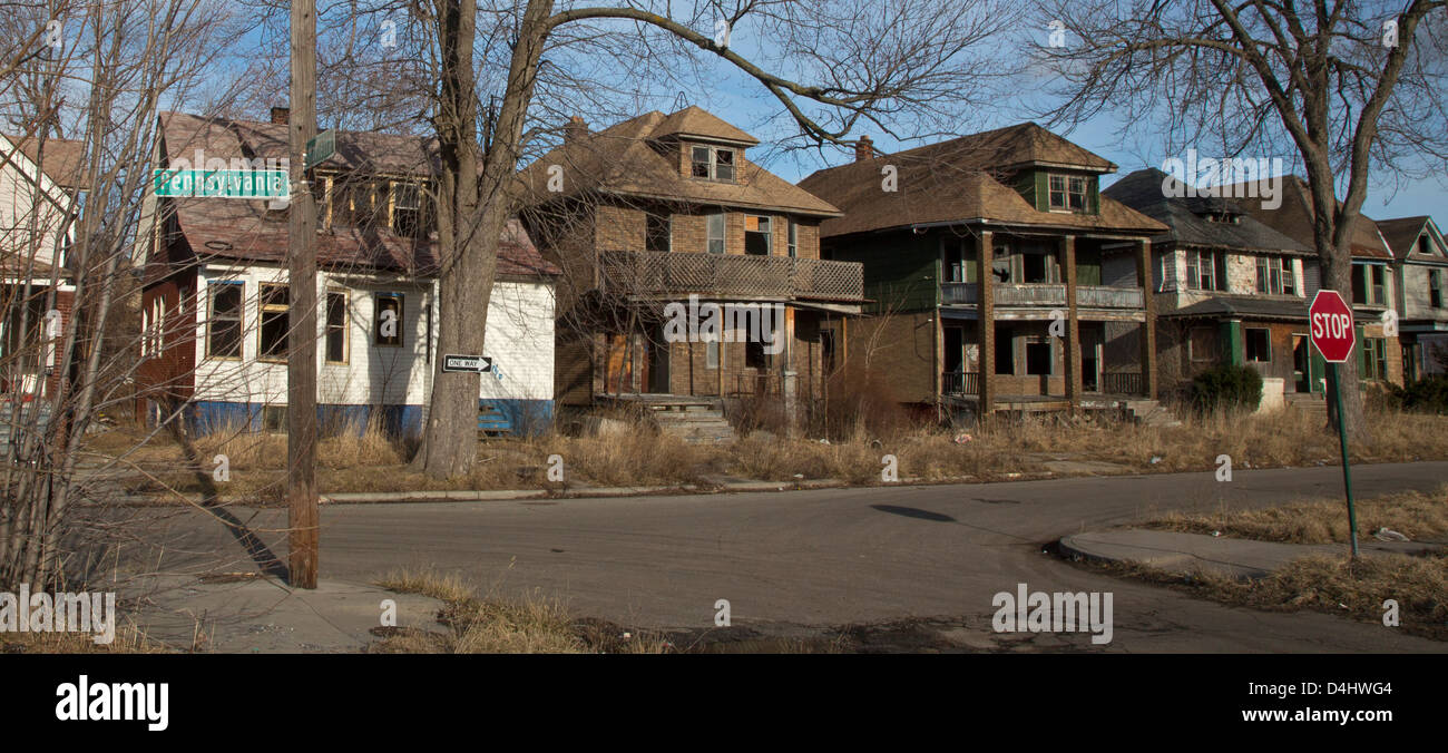 Detroit, Michigan - edifici abbandonati e lotti vacanti caratterizzano Pennsylvania Avenue a Detroit il lato est. Foto Stock