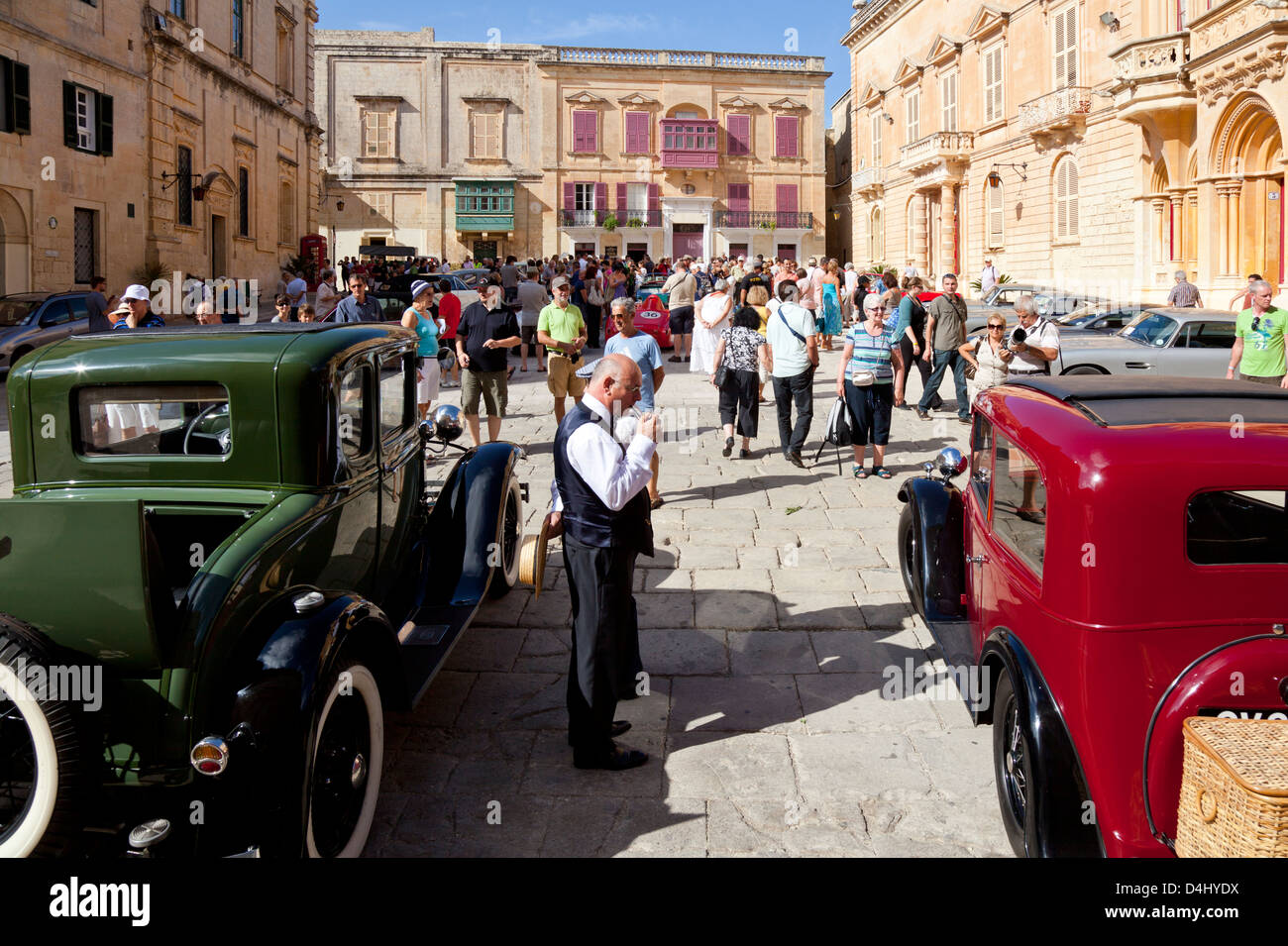 Classic Cars in mostra in piazza San Paolo a Mdina Malta Foto Stock