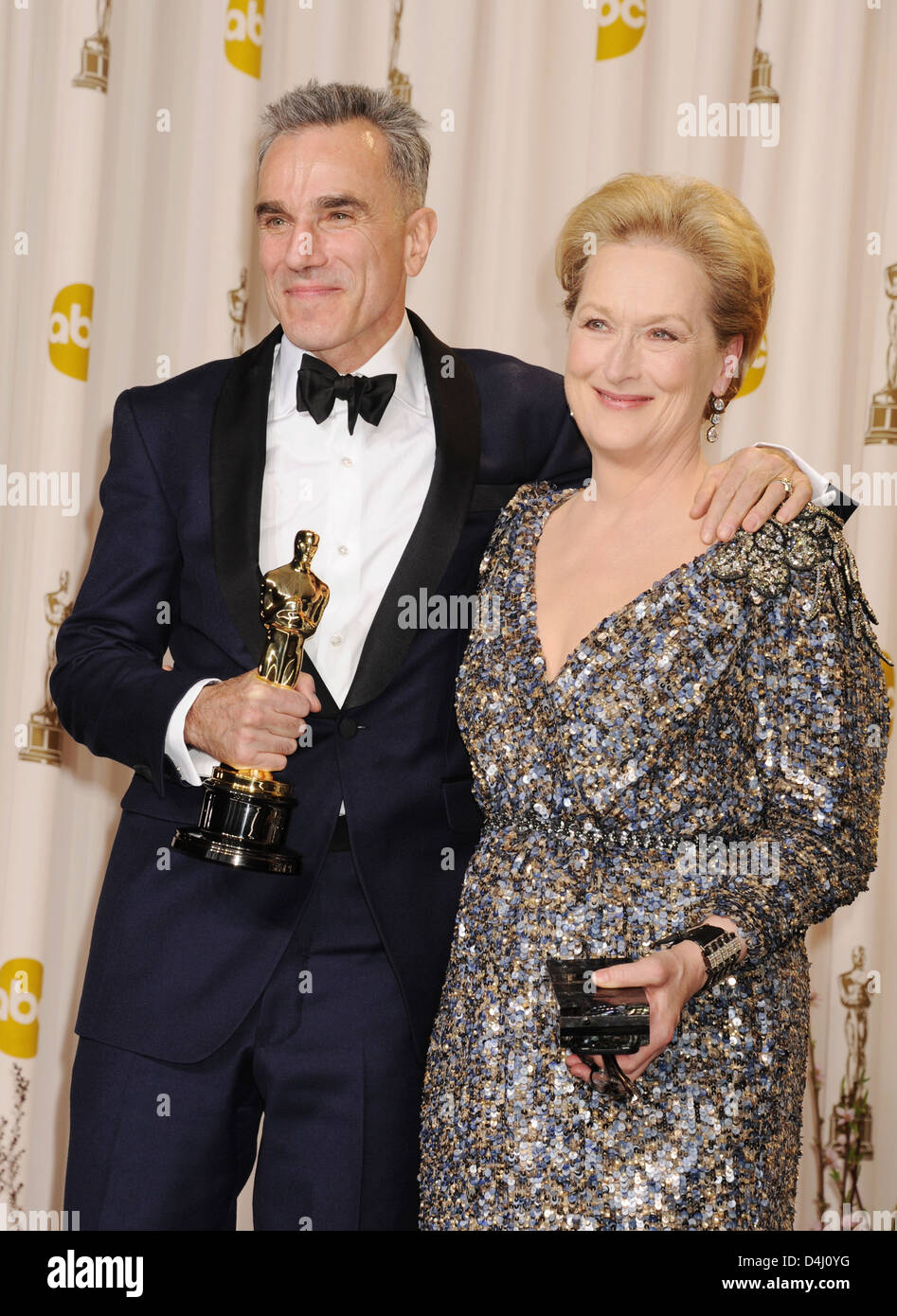 DANIEL DAY-LEWIS tenendo il suo Oscar e Meryl Streep a ottantacinquesimo Academy Awards a Los Angeles nel febbraio 2013. Foto di Jeffrey Mayer Foto Stock