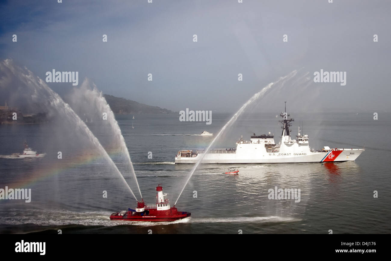L'USCG Cutter Waesche è una risorsa chiave nella flotta della Guardia Costiera, che supporta varie operazioni come ricerca e salvataggio, interdizione alla droga e missioni di sicurezza marittima. Foto Stock