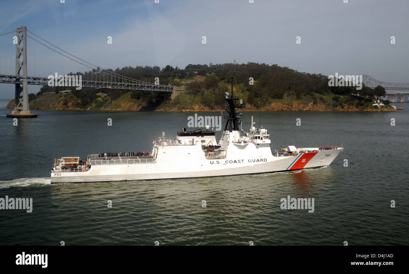 La Guardia Costiera Cutter Waesche (WMSL-751) è un cutter per la sicurezza nazionale, costruito per eseguire varie missioni tra cui forze dell'ordine, ricerca e salvataggio e difesa interna. Fa parte della flotta di taglierine ad alta resistenza della Guardia Costiera degli Stati Uniti. Foto Stock