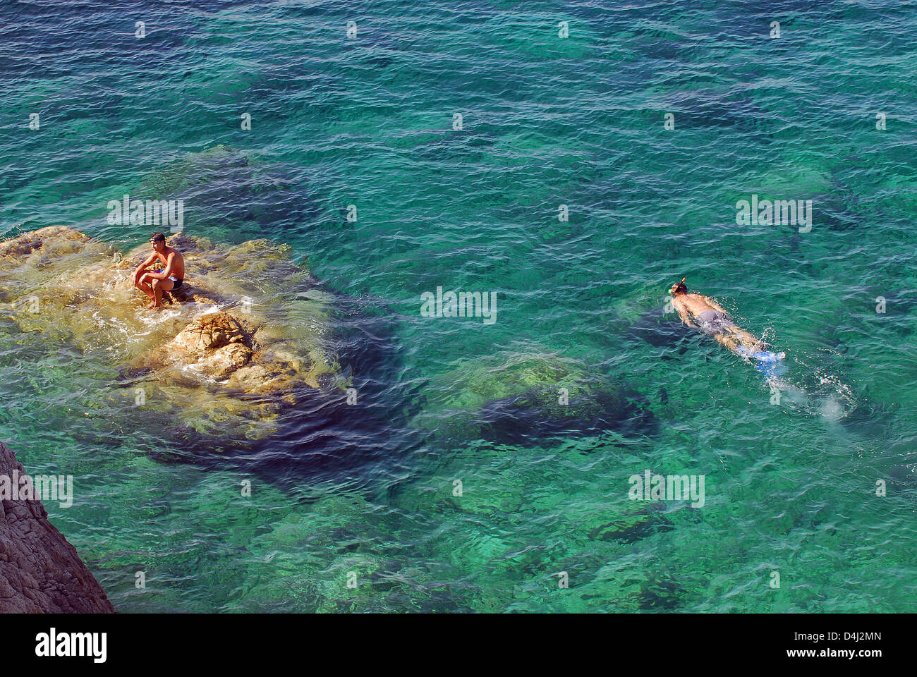 Portoferraio, Italia, turisti bagnarsi in baia Sansone Foto Stock