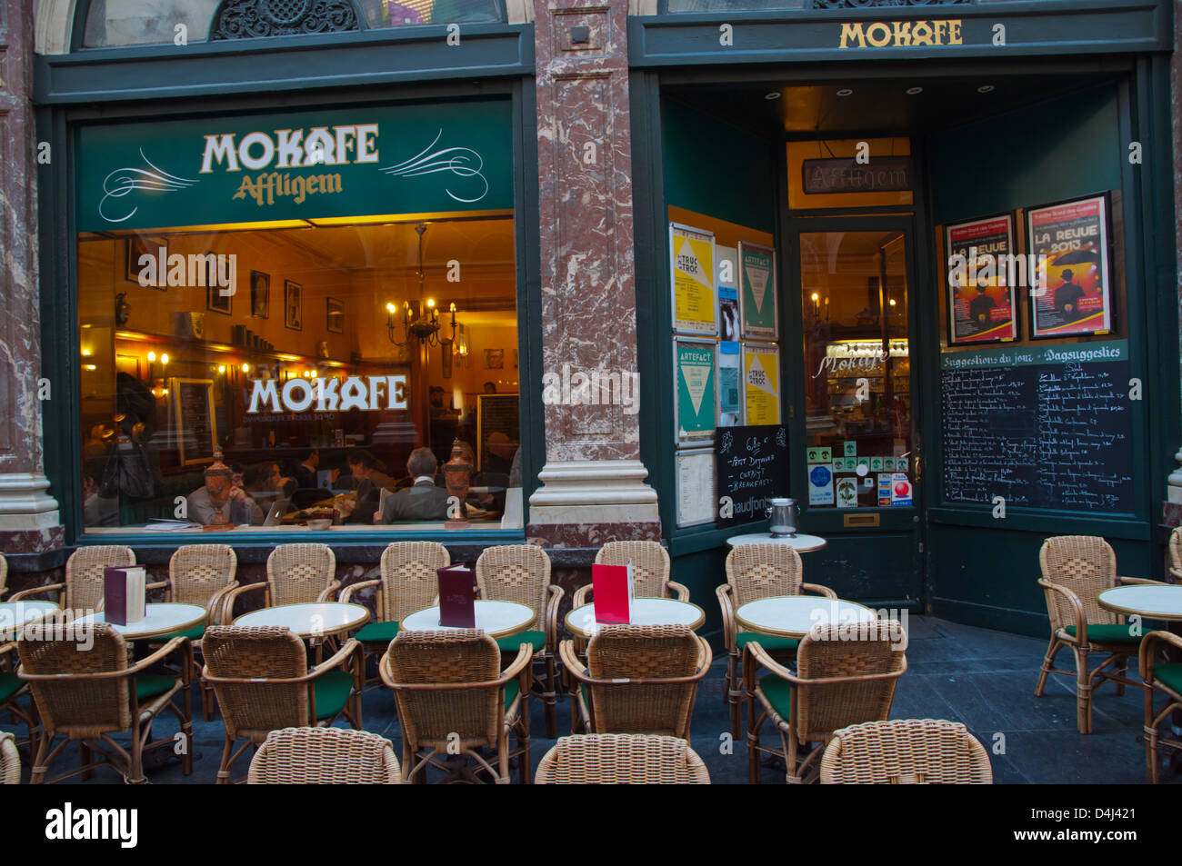 Mokaffe cafe all'interno Galeries Royales Saint-Hubert o Koninklijke Sint-Hubertusgalerijen shopping arcade Bruxelles Belgio Europa Foto Stock