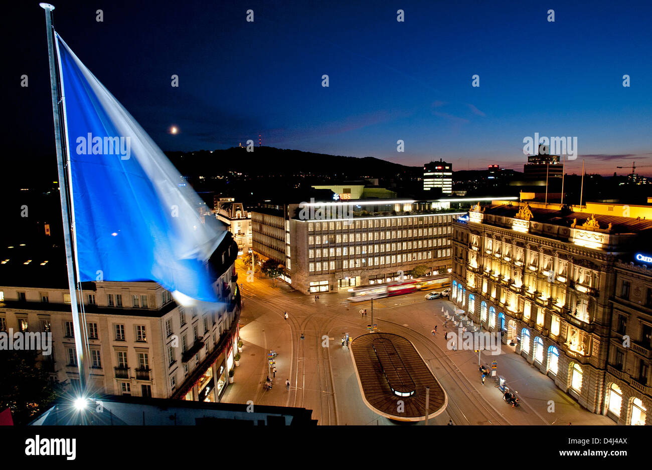 Zurigo, Svizzera, banca UBS sul Paradeplatz sera Foto Stock