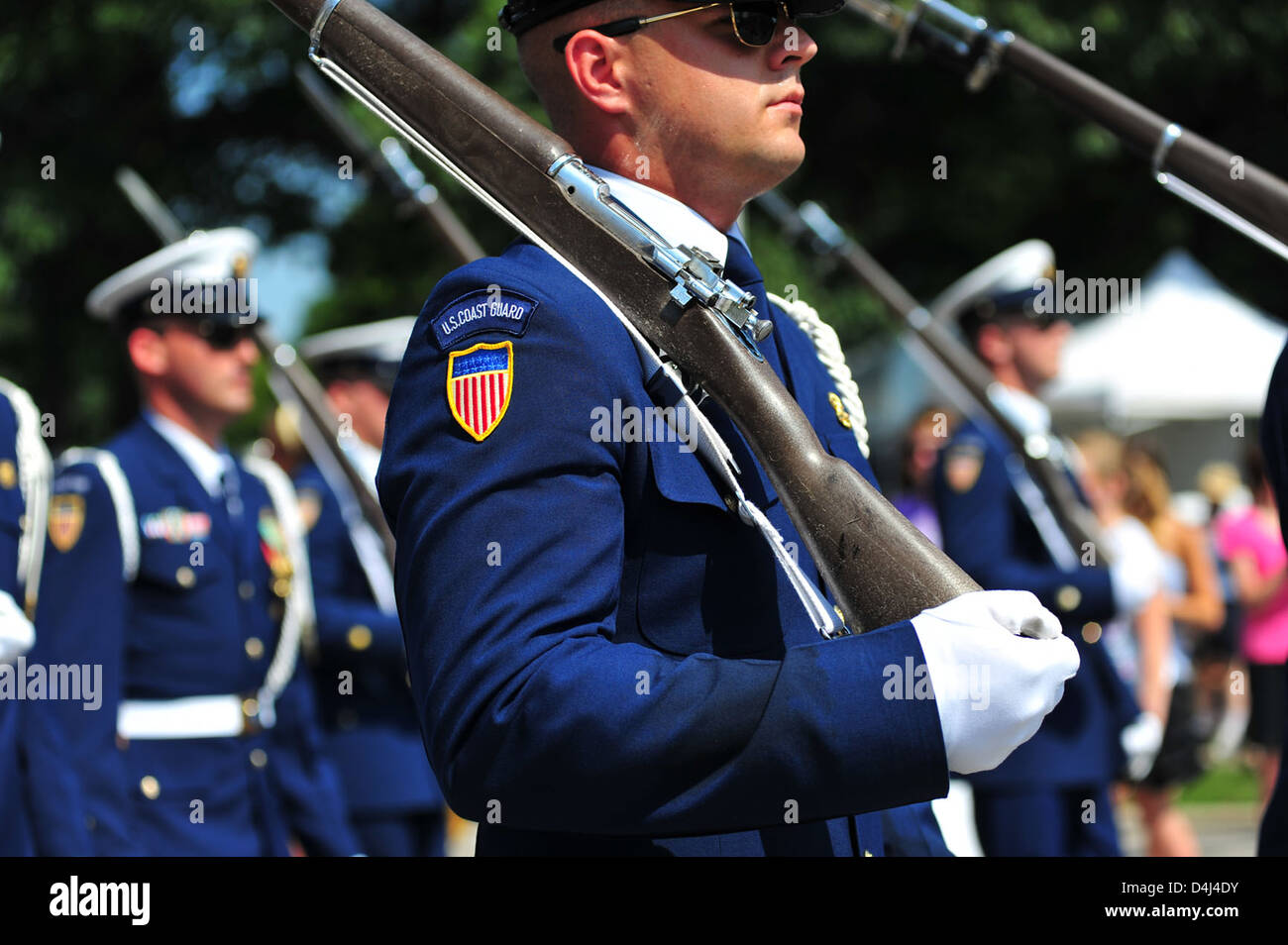 Il Grand Haven Coast Guard Festival nel 2010 ha celebrato i contributi della Guardia Costiera degli Stati Uniti alla sicurezza marittima, tenutosi a Grand Haven, Michigan, con vari eventi che hanno onorato il servizio. Foto Stock