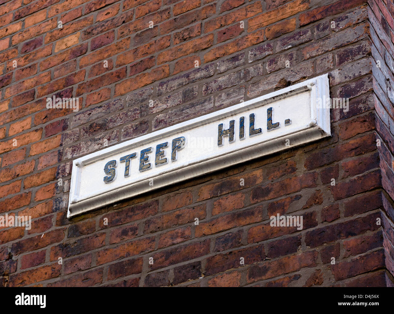 Un cartello stradale per la famosa collina ripida nella storica città vecchia, Lincoln, Lincolnshire, East Midlands, Regno Unito Foto Stock