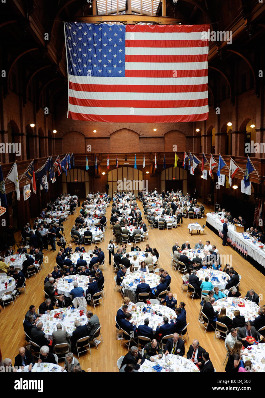 La cerimonia del Crotty Award onora le persone che hanno dimostrato un servizio straordinario nella Guardia Costiera degli Stati Uniti. I vincitori, compresi quelli riconosciuti per il loro coraggio in combattimento, ricevono medaglie come la Stella di bronzo e il cuore viola. Foto Stock