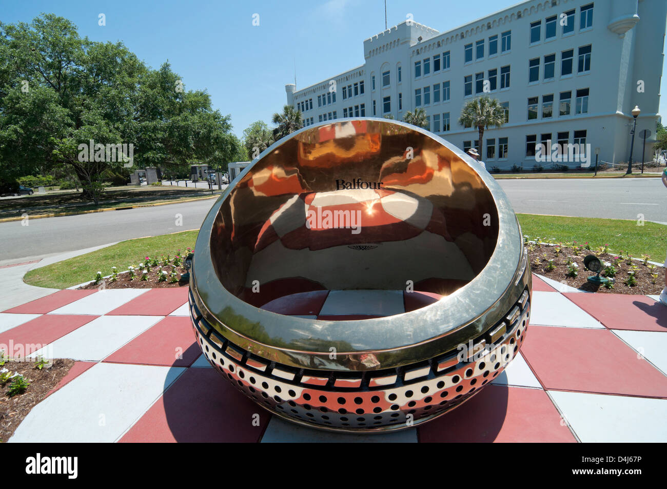Il Citadel Military College di Charleston, Carolina del Sud. La classe del 2012 dedicato un enorme replica della loro classe anello. Foto Stock