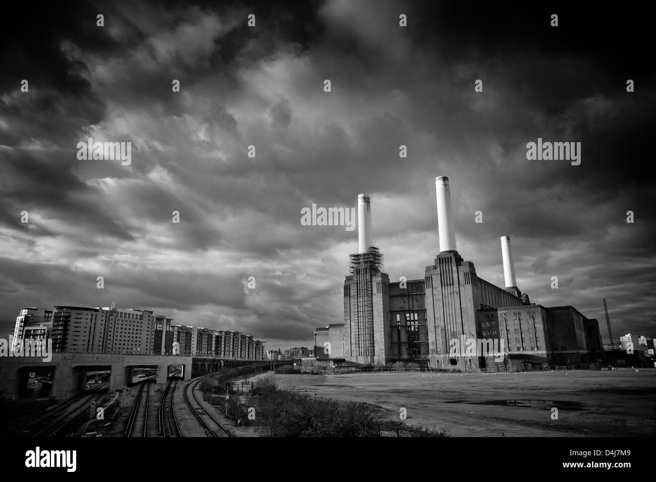 Battersea Power Station di Londra, Regno Unito, bianco e nero Foto Stock