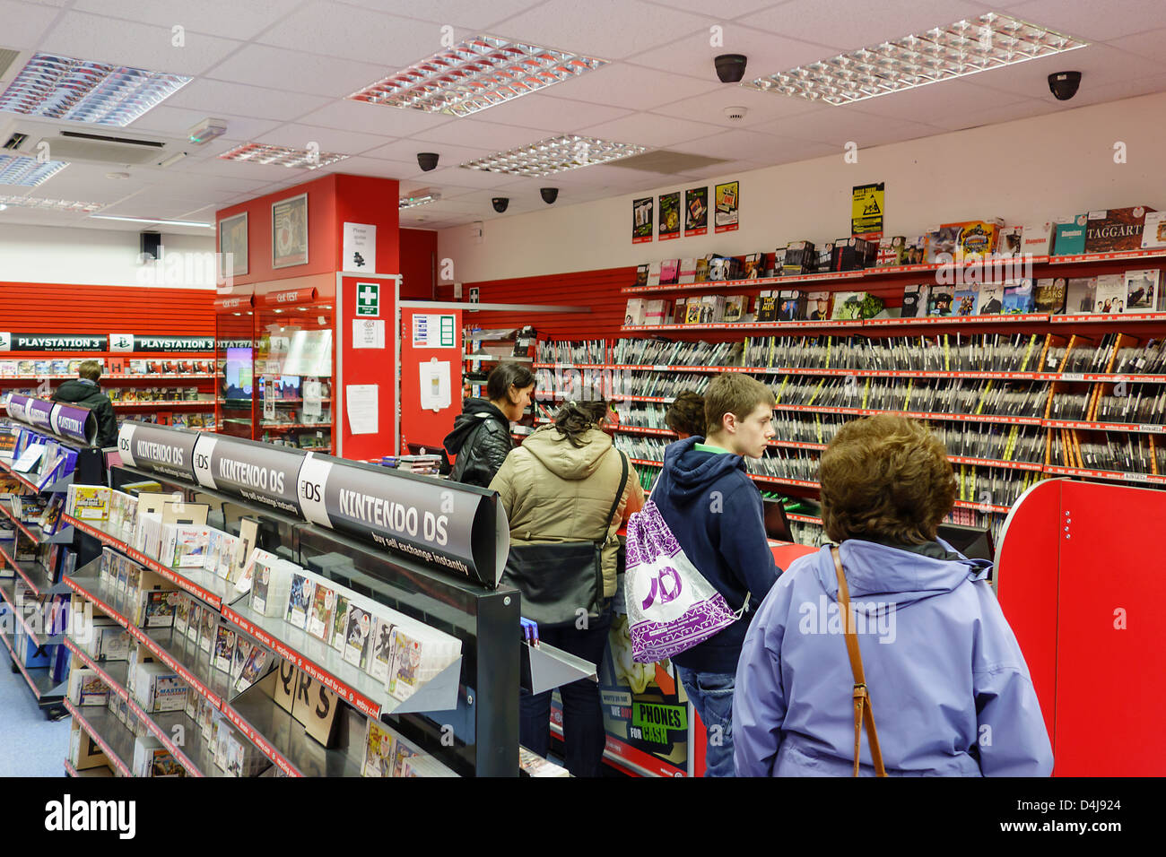 CEX Exchange Store computer Games Console giochi negozio , Vista interna Canterbury High Street Inghilterra Foto Stock