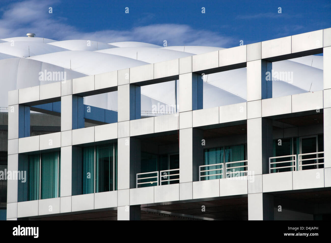 Le caratteristiche architettoniche di un edificio moderno. Foto Stock