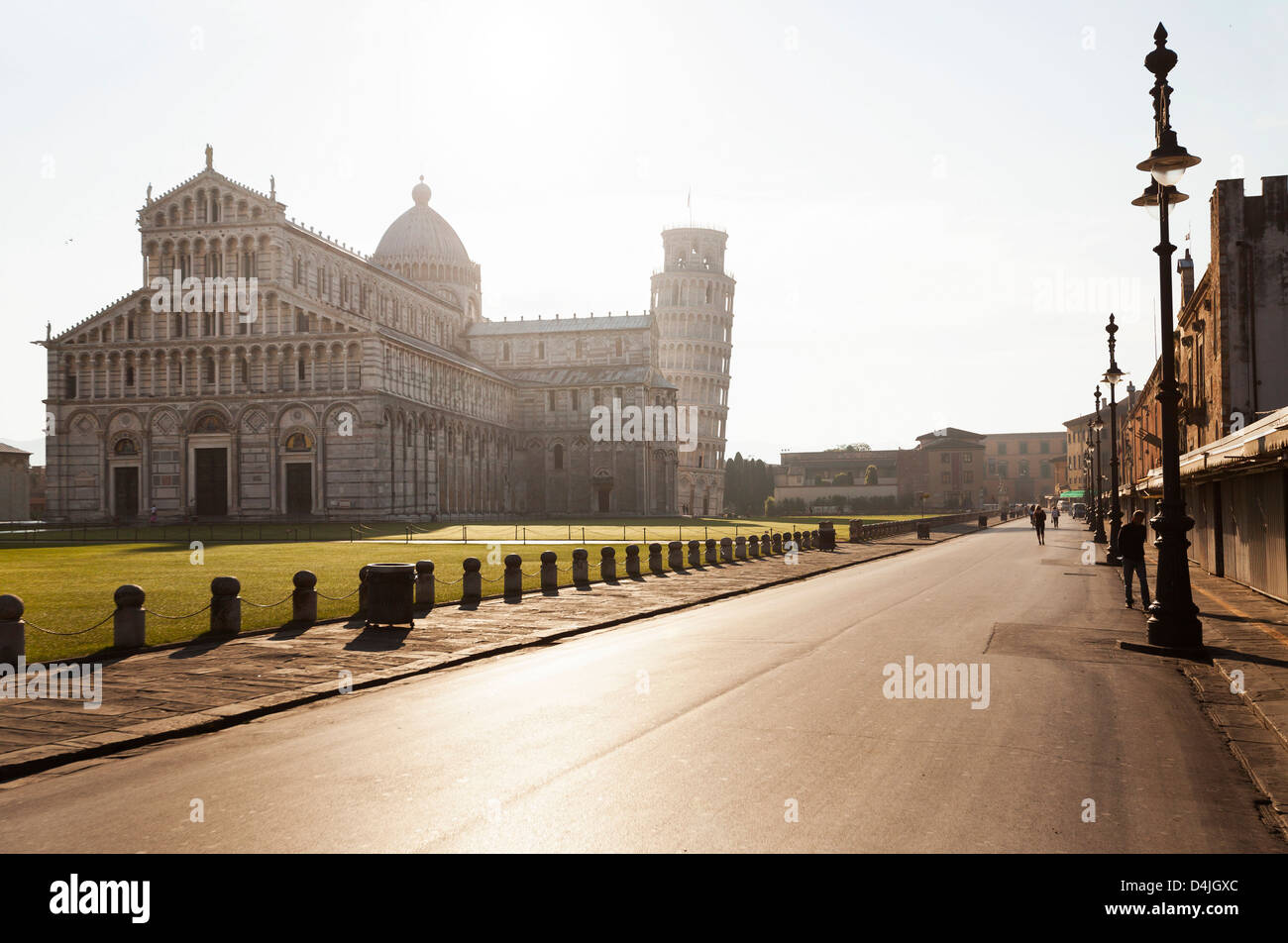 Piazza dei Miracoli e la Torre Pendente di Pisa, Italia Foto Stock