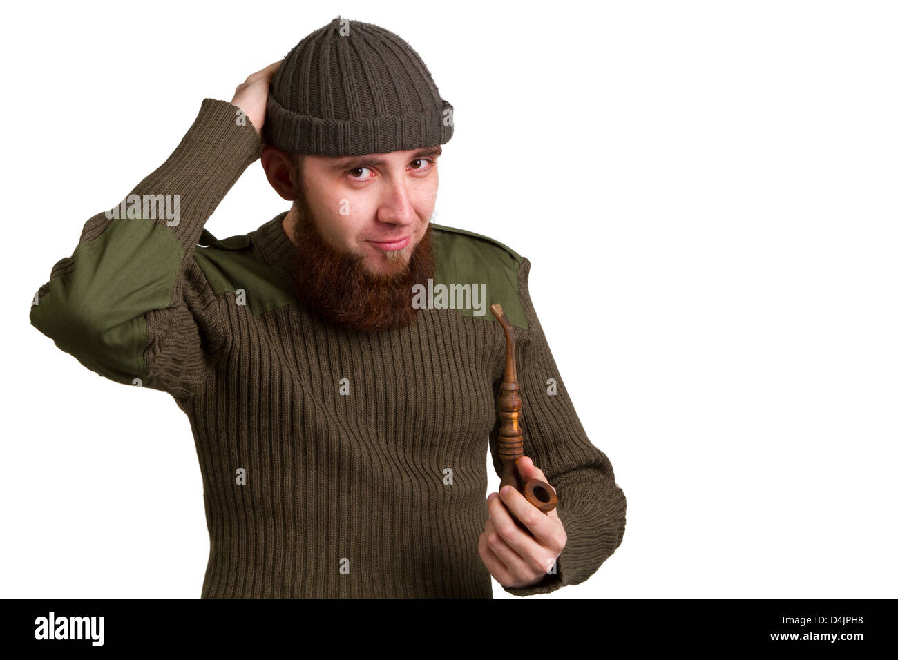 Giovane ragazzo con cappello di lana di fumare in strada Foto stock - Alamy