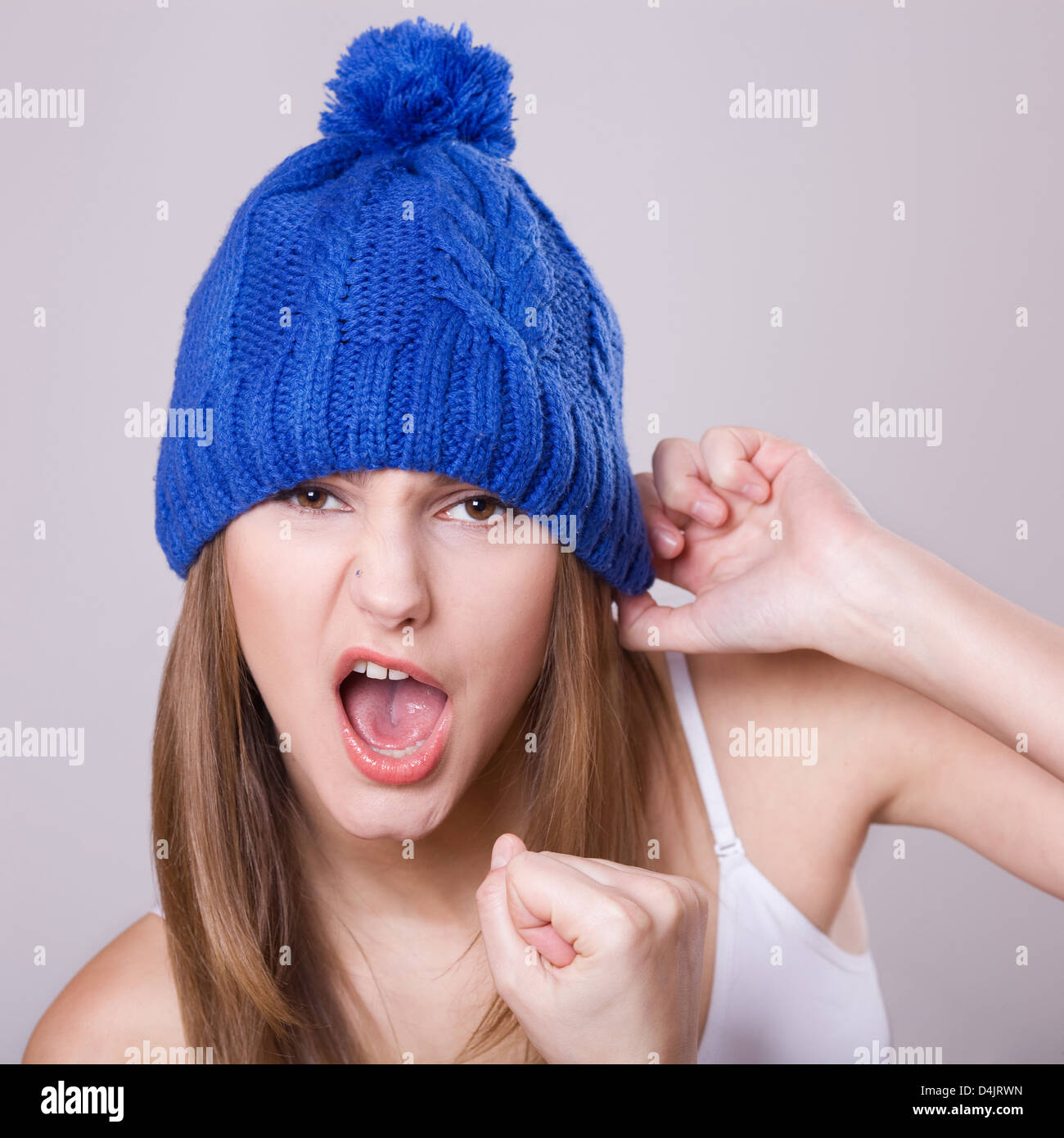 La donna in un blue hat Foto Stock