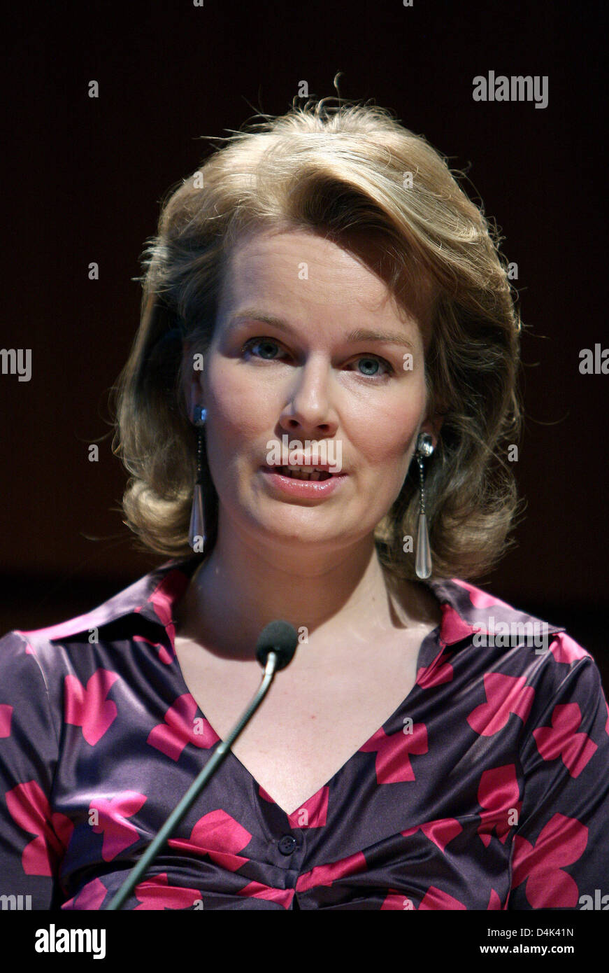 Corona Belga Principessa Mathilde Assiste La Conferenza Internazionale Sull Imprenditoria Femminile Intraprendente Imprenditoria Femminile Al Kbc Edificio Di Bruxelles Belgio 27 Marzo 2009 Le Donne Del Sud E Del Nord Hanno Dato La